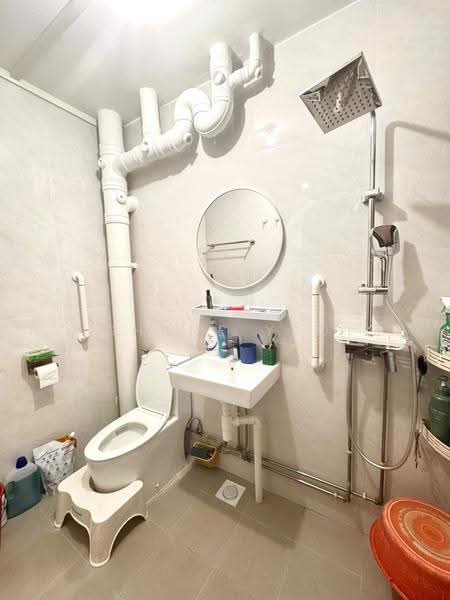 617 Ang Mo Kio Avenue 4, 617 Ang Mo Kio Avenue 4, Ang Mo Kio / Bishan / Thomson, Room Rental, 200 sqft, HDB Flat For Rent, by Shane Yeo, 500296494 - Bathroom - PropertyGuru.com.sg
