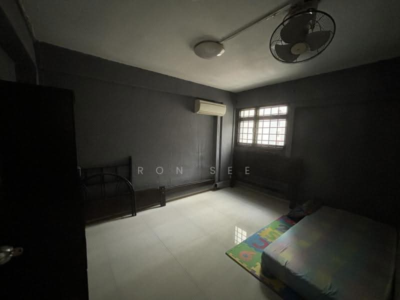 131 Jalan Bukit Merah, 131 Jalan Bukit Merah, Alexandra / Commonwealth, 2 Bedrooms, 700 sqft, HDB Flat For Sale, by Ron See, 500296514 - Bedroom - PropertyGuru.com.sg