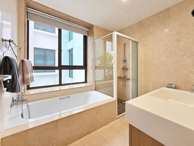 Varsity Park Condominium, 66 West Coast Road, Buona Vista / West Coast / Clementi New Town, 3 Bedrooms, 1,292 sqft, Condominium For Sale, by Jeffrey Zeus, 500296535 - Bathroom - PropertyGuru.com.sg
