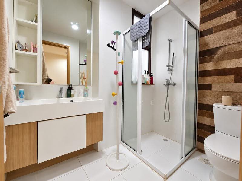 Varsity Park Condominium, 66 West Coast Road, Buona Vista / West Coast / Clementi New Town, 3 Bedrooms, 1,292 sqft, Condominium For Sale, by Jeffrey Zeus, 500296535 - Bathroom - PropertyGuru.com.sg