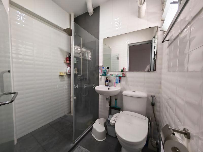 145 Potong Pasir Avenue 2, 145 Potong Pasir Avenue 2, Macpherson / Potong Pasir, 2 Bedrooms, 797 sqft, HDB Flat For Sale, by James Boey, 500296564 - Bathroom - PropertyGuru.com.sg