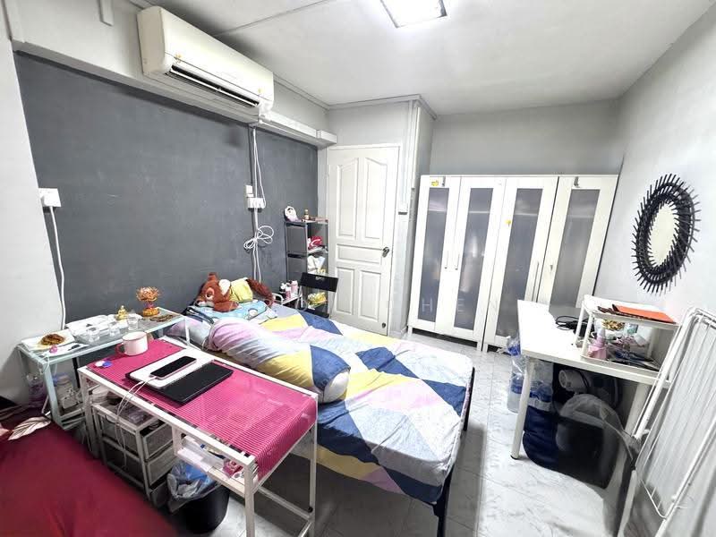 156 Bedok South Avenue 3, 156 Bedok South Avenue 3, Bedok / Upper East Coast, 3 Bedrooms, 904 sqft, HDB Flat For Sale, by Carol Chen, 500296572 - PropertyGuru.com.sg