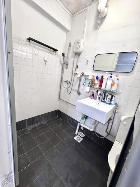 156 Bedok South Avenue 3, 156 Bedok South Avenue 3, Bedok / Upper East Coast, 3 Bedrooms, 904 sqft, HDB Flat For Sale, by Carol Chen, 500296572 - PropertyGuru.com.sg