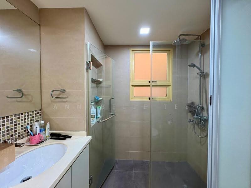 Villa Marina, 21 Jalan Sempadan, East Coast / Marine Parade, 3 Bedrooms, 1,658 sqft, Condominium For Sale, by Annabelle Tee, 500296607 - Bathroom - PropertyGuru.com.sg