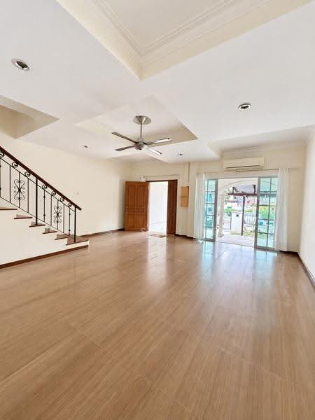 Opera Estate, Jalan Bangsawan, East Coast / Marine Parade, 4 Bedrooms, 2,200 sqft, Terraced House For Sale, by Ros Salleh, 500296614 - Living Room - PropertyGuru.com.sg