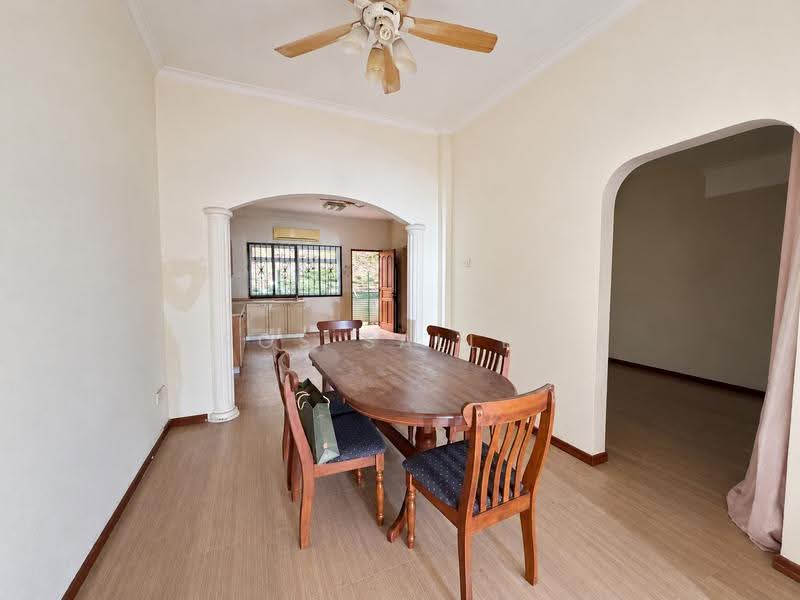 Opera Estate, Jalan Bangsawan, East Coast / Marine Parade, 4 Bedrooms, 2,200 sqft, Terraced House For Sale, by Ros Salleh, 500296614 - Dining Room - PropertyGuru.com.sg