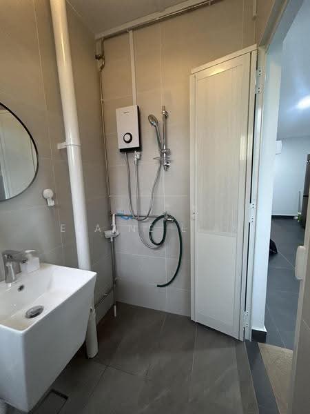 424 Tampines Street 41, 424 Tampines Street 41, Pasir Ris / Tampines, Room Rental, 135 sqft, HDB Flat For Rent, by Elaine Lian, 500296653 - Bathroom - PropertyGuru.com.sg