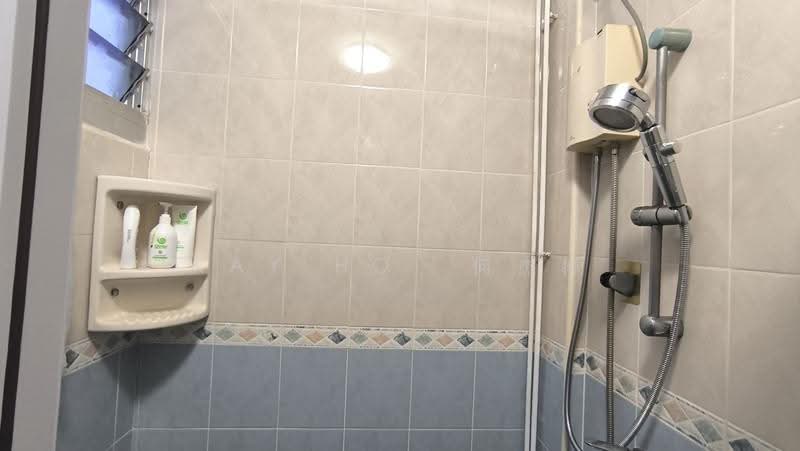 232 Tampines Street 21, 232 Tampines Street 21, Pasir Ris / Tampines, Room Rental, 125 sqft, HDB Flat For Rent, by Kay HO 何杰彬, 500296656 - Bathroom - PropertyGuru.com.sg