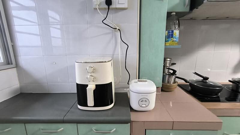 232 Tampines Street 21, 232 Tampines Street 21, Pasir Ris / Tampines, Room Rental, 125 sqft, HDB Flat For Rent, by Kay HO 何杰彬, 500296656 - Kitchen - PropertyGuru.com.sg