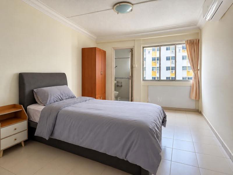 696 Hougang Street 61, 696 Hougang Street 61, Hougang / Punggol / Sengkang, 3 Bedrooms, 1,119 sqft, HDB Flat For Sale, by Connie Tan, 500296679 - Bedroom - PropertyGuru.com.sg