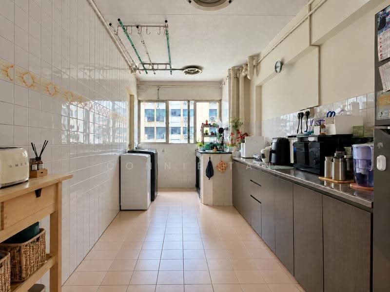 696 Hougang Street 61, 696 Hougang Street 61, Hougang / Punggol / Sengkang, 3 Bedrooms, 1,119 sqft, HDB Flat For Sale, by Connie Tan, 500296679 - Kitchen - PropertyGuru.com.sg