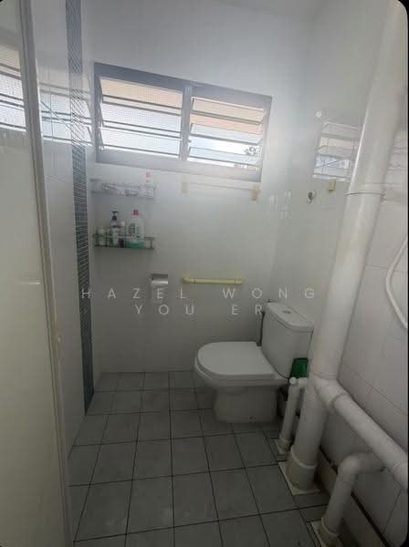 228 Serangoon Avenue 4, 228 Serangoon Avenue 4, Hougang / Punggol / Sengkang, 3 Bedrooms, 1,001 sqft, HDB Flat For Sale, by Hazel Wong You Er, 500296713 - Bathroom - PropertyGuru.com.sg