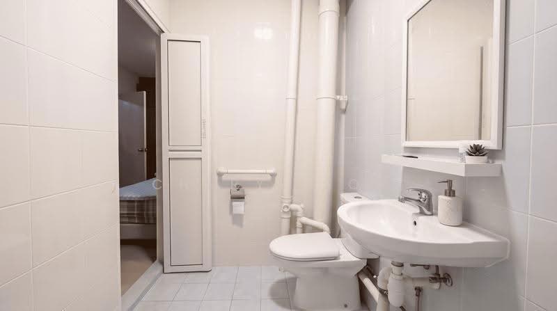 436 Tampines Street 43, 436 Tampines Street 43, Pasir Ris / Tampines, 2 Bedrooms, 797 sqft, HDB Flat For Rent, by Cheryl Soh, 500296715 - Master Bathroom - PropertyGuru.com.sg