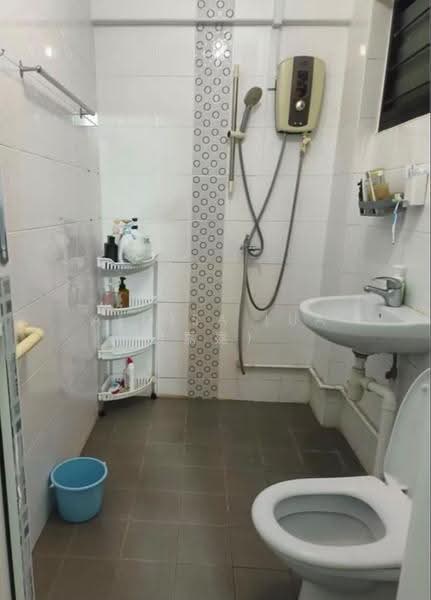 511 Jurong West Street 52, 511 Jurong West Street 52, Boon Lay / Jurong / Tuas, 3 Bedrooms, 1,108 sqft, HDB Flat For Rent, by Aloisa Lua (嘉嘉), 500296727 - Bathroom - PropertyGuru.com.sg