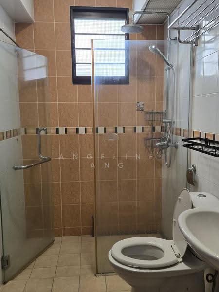 151 Rivervale Crescent, 151 Rivervale Crescent, Hougang / Punggol / Sengkang, 3 Bedrooms, 969 sqft, HDB Flat For Sale, by Angeline Ang, 500296741 - Bathroom - PropertyGuru.com.sg