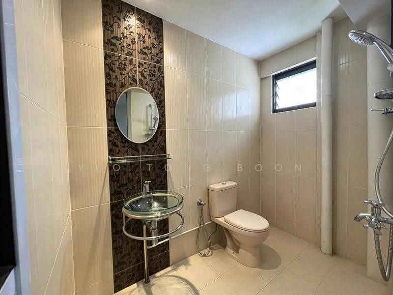 340 Jurong East Avenue 1, 340 Jurong East Avenue 1, Boon Lay / Jurong / Tuas, 3 Bedrooms, 1,507 sqft, HDB Flat For Sale, by Yeo Tong Boon, 500296774 - Bathroom - PropertyGuru.com.sg
