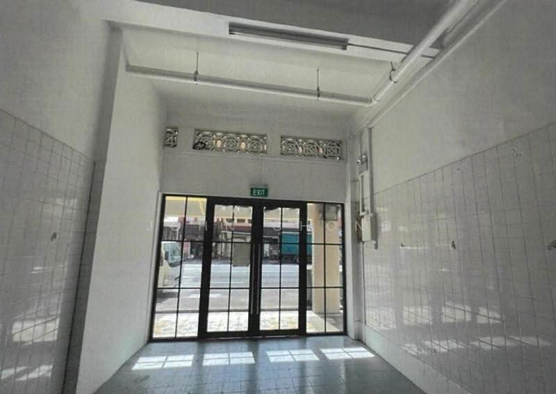 Serangoon Rd F&B Shophouse Ground Floor Road Frontage, Lavender Rd / Serangnoon Rd / Beatty Rd, Farrer Park / Serangoon Rd, 1,268 sqft, Shop / Shophouse For Rent, by John Chong, 500296795 - Entrance - CommercialGuru.com.sg