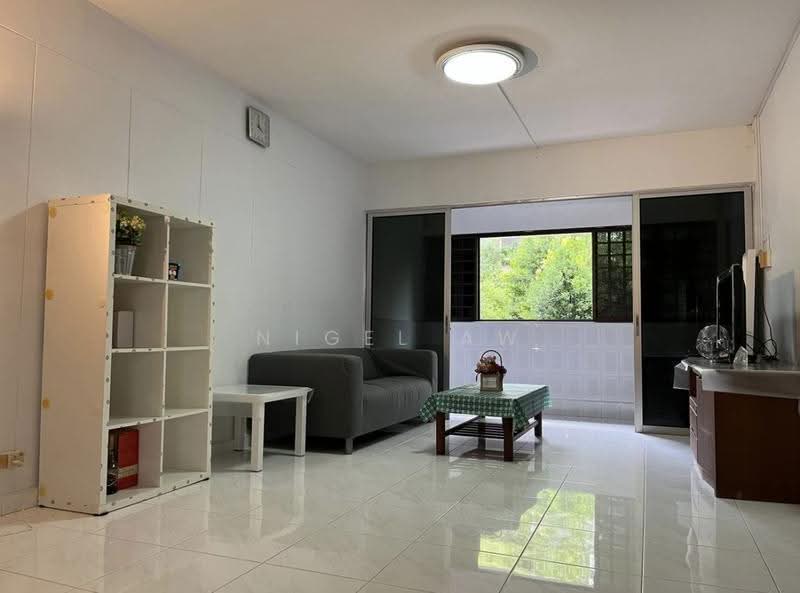 81 Strathmore Avenue, 81 Strathmore Avenue, Alexandra / Commonwealth, 3 Bedrooms, 1,300 sqft, HDB Flat For Rent, by Nigel Aw, 500296847 - Living Room - PropertyGuru.com.sg