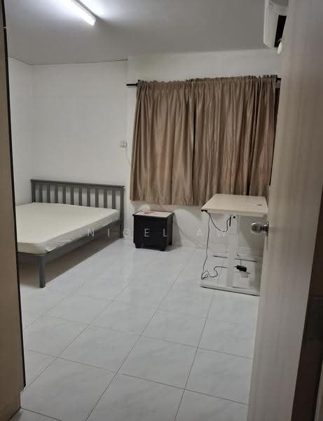 81 Strathmore Avenue, 81 Strathmore Avenue, Alexandra / Commonwealth, 3 Bedrooms, 1,300 sqft, HDB Flat For Rent, by Nigel Aw, 500296847 - Bedroom - PropertyGuru.com.sg