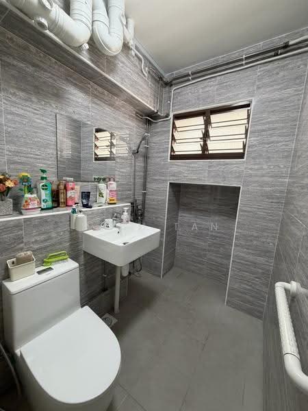 844 Woodlands Avenue 4, 844 Woodlands Avenue 4, Admiralty / Woodlands, 4 Bedrooms, 1,421 sqft, HDB Flat For Sale, by Dash Tan, 500296875 - Bathroom - PropertyGuru.com.sg