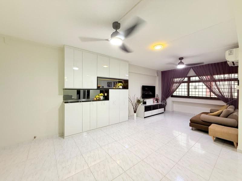 271 Toh Guan Road, 271 Toh Guan Road, Boon Lay / Jurong / Tuas, 3 Bedrooms, 1,076 sqft, HDB Flat For Sale, by Frankie Er, 500296876 - Living Room - PropertyGuru.com.sg