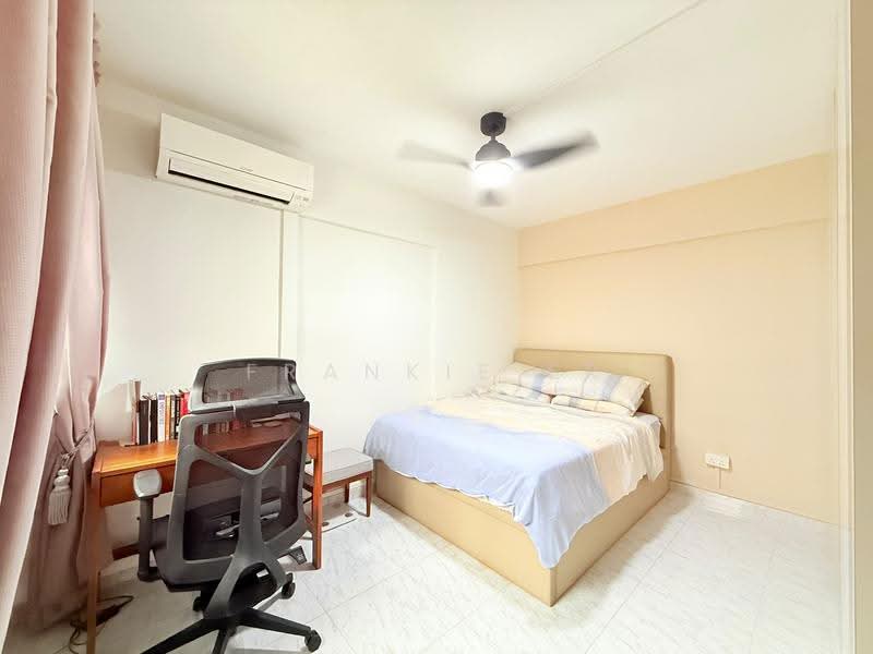 271 Toh Guan Road, 271 Toh Guan Road, Boon Lay / Jurong / Tuas, 3 Bedrooms, 1,076 sqft, HDB Flat For Sale, by Frankie Er, 500296876 - Bedroom - PropertyGuru.com.sg