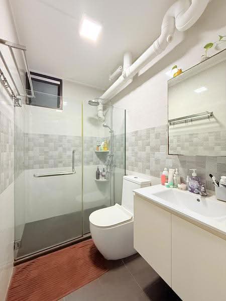 271 Toh Guan Road, 271 Toh Guan Road, Boon Lay / Jurong / Tuas, 3 Bedrooms, 1,076 sqft, HDB Flat For Sale, by Frankie Er, 500296876 - Bathroom - PropertyGuru.com.sg