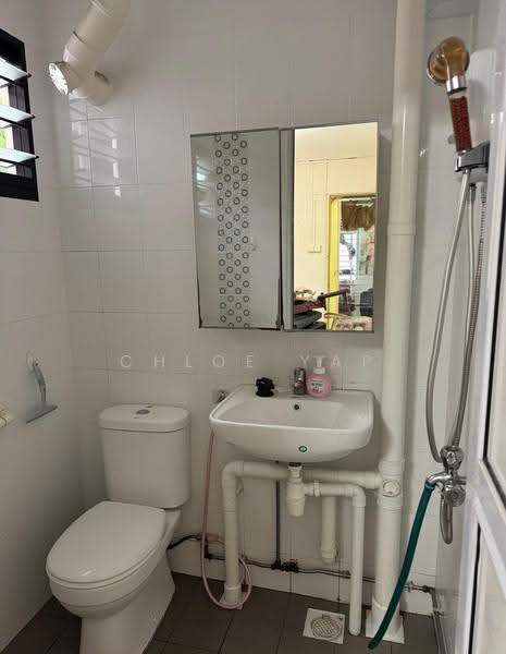 211 New Upper Changi Road, 211 New Upper Changi Road, Bedok / Upper East Coast, 2 Bedrooms, 732 sqft, HDB Flat For Rent, by Chloe Yap, 500296880 - Bathroom - PropertyGuru.com.sg