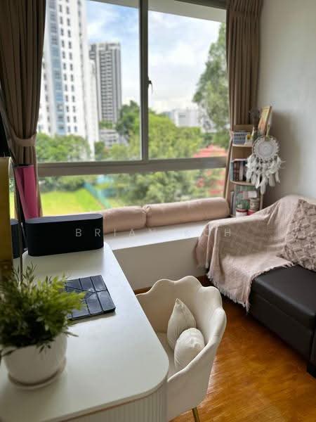 Setup by previous tenant. Empty room