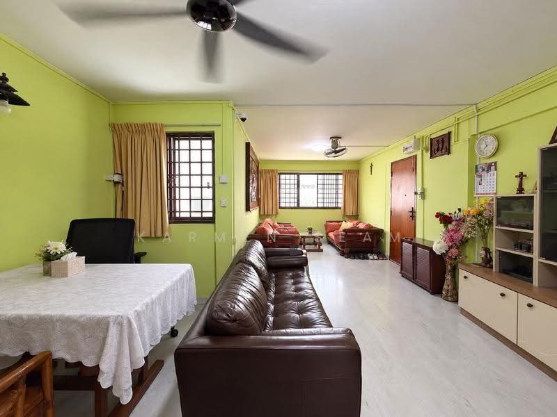 108 Bedok Reservoir Road, 108 Bedok Reservoir Road, Bedok / Upper East Coast, 3 Bedrooms, 1,001 sqft, HDB Flat For Sale, by Karmen Seam, 500296958 - Living Room - PropertyGuru.com.sg