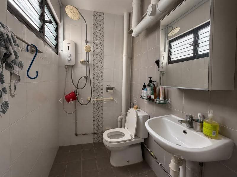 108 Bedok Reservoir Road, 108 Bedok Reservoir Road, Bedok / Upper East Coast, 3 Bedrooms, 1,001 sqft, HDB Flat For Sale, by Karmen Seam, 500296958 - Bathroom - PropertyGuru.com.sg