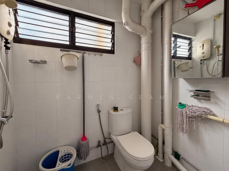 108 Bedok Reservoir Road, 108 Bedok Reservoir Road, Bedok / Upper East Coast, 3 Bedrooms, 1,001 sqft, HDB Flat For Sale, by Karmen Seam, 500296958 - Bathroom - PropertyGuru.com.sg
