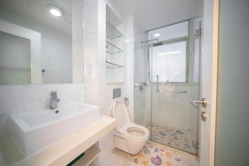 Freehold 1 Bedroom Bukit Timah — King Albert Park MRT | Suitable for Expats, Tanglin / Holland / Bukit Timah, 1 Bedroom, 570 sqft, Condominium For Sale, by Daniel Lee, 500296968 - Bathroom - PropertyGuru.com.sg