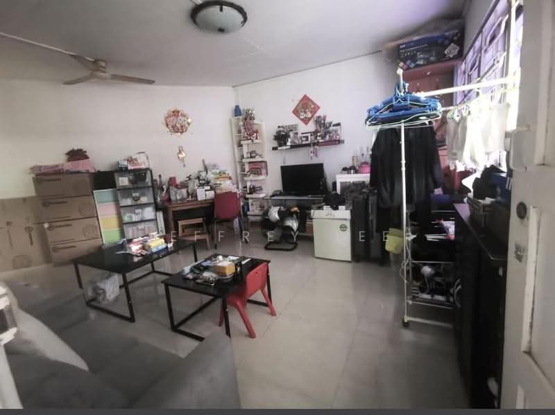 107 Tampines Street 11, 107 Tampines Street 11, Pasir Ris / Tampines, 2 Bedrooms, 600 sqft, HDB Flat For Rent, by Jeffrey Lee, 500296982 - Living Room - PropertyGuru.com.sg