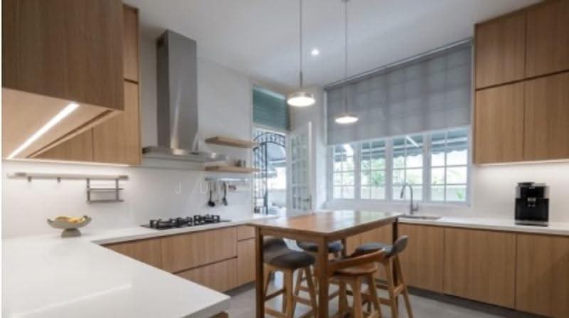 7 BEDRMS CORNER TERRACE BAYSHORE MRT, Bedok / Upper East Coast, 7 Bedrooms, 4,000 sqft, Corner Terrace For Sale, by Julie Tay, 500296995 - Kitchen - PropertyGuru.com.sg
