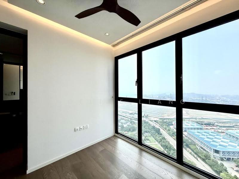 Avenue South Residence, 13 Silat Avenue, Alexandra / Commonwealth, 4 Bedrooms, 1,496 sqft, Condominium For Rent, by Angeline Liang, 500297023 - Seaview room with ensuite bathroom - PropertyGuru.com.sg