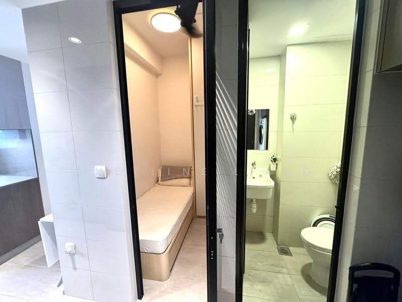 Avenue South Residence, 13 Silat Avenue, Alexandra / Commonwealth, 4 Bedrooms, 1,496 sqft, Condominium For Rent, by Angeline Liang, 500297023 - Helper’s room and toilet - PropertyGuru.com.sg