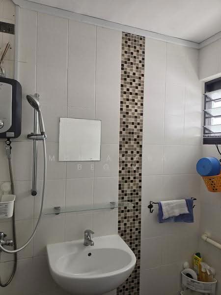460 Tampines Street 42, 460 Tampines Street 42, Pasir Ris / Tampines, Studio, 300 sqft, HDB Flat For Rent, by Monuahara Begum, 500297024 - Bathroom - PropertyGuru.com.sg