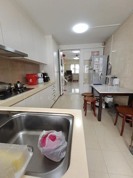 744 Bedok Reservoir Road, 744 Bedok Reservoir Road, Bedok / Upper East Coast, 2 Bedrooms, 721 sqft, HDB Flat For Sale, by Derrick Tan, 500297046 - Kitchen - PropertyGuru.com.sg