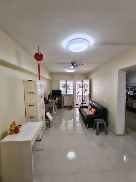 744 Bedok Reservoir Road, 744 Bedok Reservoir Road, Bedok / Upper East Coast, 2 Bedrooms, 721 sqft, HDB Flat For Sale, by Derrick Tan, 500297046 - Living Room - PropertyGuru.com.sg