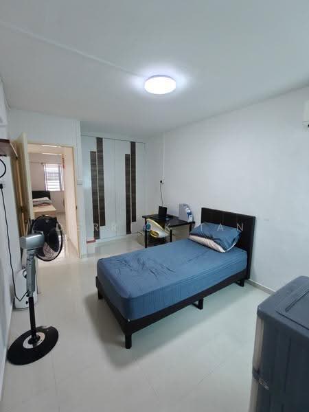 744 Bedok Reservoir Road, 744 Bedok Reservoir Road, Bedok / Upper East Coast, 2 Bedrooms, 721 sqft, HDB Flat For Sale, by Derrick Tan, 500297046 - Bedroom - PropertyGuru.com.sg