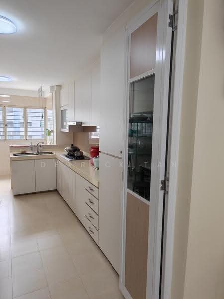 744 Bedok Reservoir Road, 744 Bedok Reservoir Road, Bedok / Upper East Coast, 2 Bedrooms, 721 sqft, HDB Flat For Sale, by Derrick Tan, 500297046 - Kitchen - PropertyGuru.com.sg