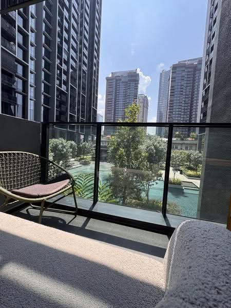 The M, 30 Middle Road, Beach Road / Bugis / Rochor, 1 Bedroom, 452 sqft, Condominium For Sale, by Shalynne Pek, 500297073 - Balcony - PropertyGuru.com.sg