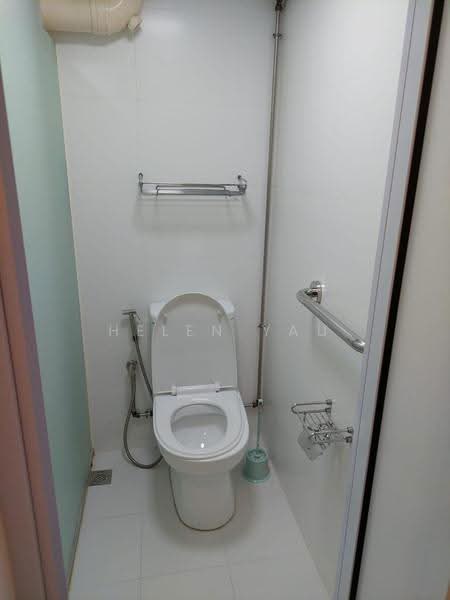 13 Holland Drive, 13 Holland Drive, Tanglin / Holland / Bukit Timah, 3 Bedrooms, 947 sqft, HDB Flat For Rent, by Helen Yau, 500297099 - Bathroom - PropertyGuru.com.sg