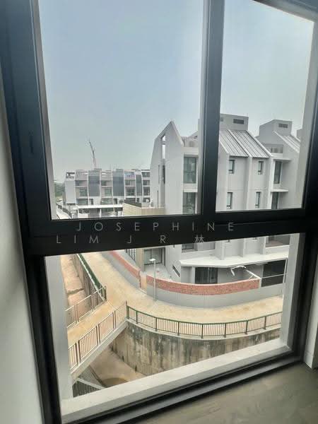 28 Pollen Walk, Seletar / Yio Chu Kang, 5 Bedrooms, 6,641 sqft, Corner Terrace For Sale, by Josephine Lim J R 林婕容 (区域分行董事 ), 500297112 - Exterior - PropertyGuru.com.sg