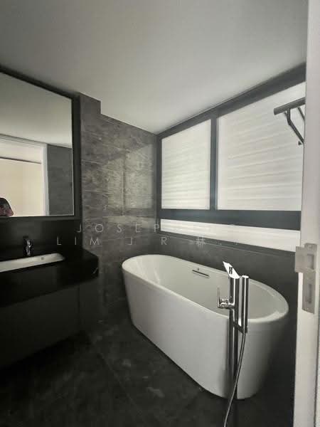 28 Pollen Walk, Seletar / Yio Chu Kang, 5 Bedrooms, 6,641 sqft, Corner Terrace For Sale, by Josephine Lim J R 林婕容 (区域分行董事 ), 500297112 - Bathroom - PropertyGuru.com.sg