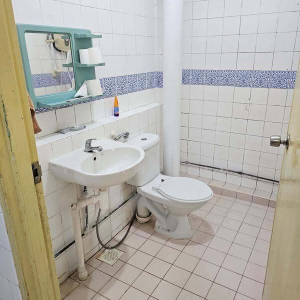 739 Woodlands Circle, 739 Woodlands Circle, Admiralty / Woodlands, 3 Bedrooms, 980 sqft, HDB Flat For Rent, by Yvonne Lim, 500297156 - Bathroom - PropertyGuru.com.sg