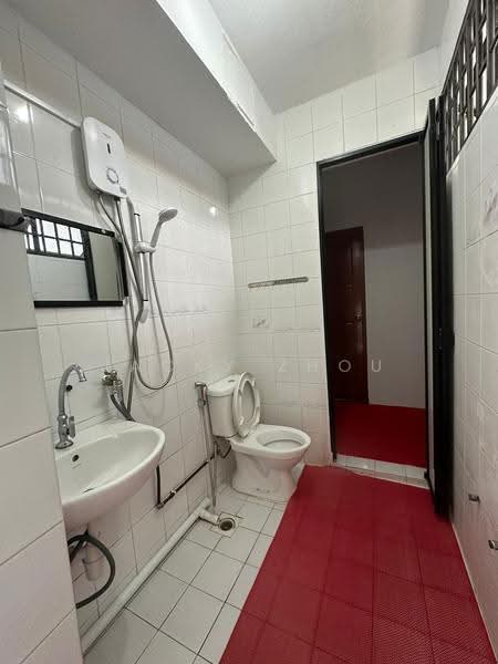 Moro Mansion, 3 Lorong 37 Geylang, Eunos / Geylang / Paya Lebar, 3 Bedrooms, 1,206 sqft, Apartment For Sale, by Jacky Zhou, 500297160 - Bathroom - PropertyGuru.com.sg