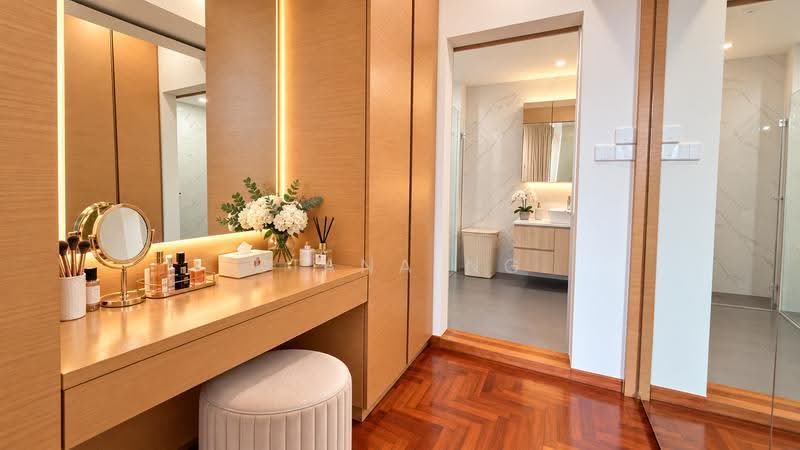 Walk-In Wardrobe in Master BR