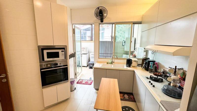 Renovated D19 Semi D, Jalan Limbok, Rosyth Road, Phillips Ave, Hougang / Punggol / Sengkang, 6 Bedrooms, 4,600 sqft, Semi-Detached House For Sale, by Desmond Chan, 500297177 - Kitchen - PropertyGuru.com.sg